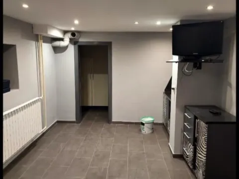 Izdavanje, trosoban stan, 91m², Stari grad, Novi Sad - image 14