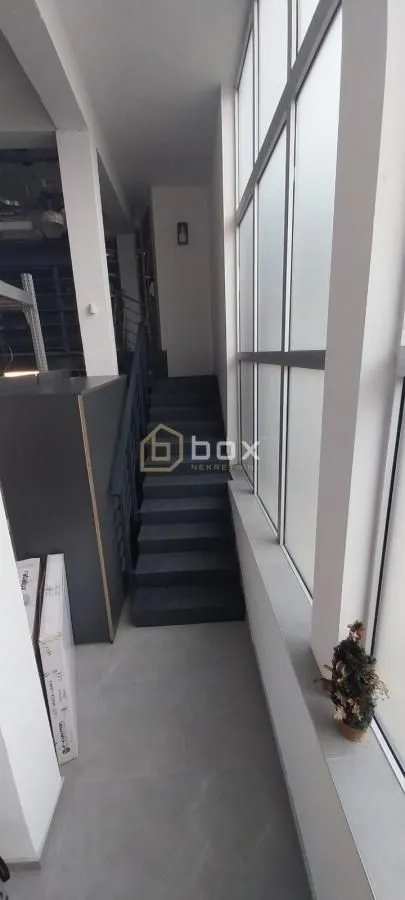 Sale, office space, 330m², Medijana, Niš