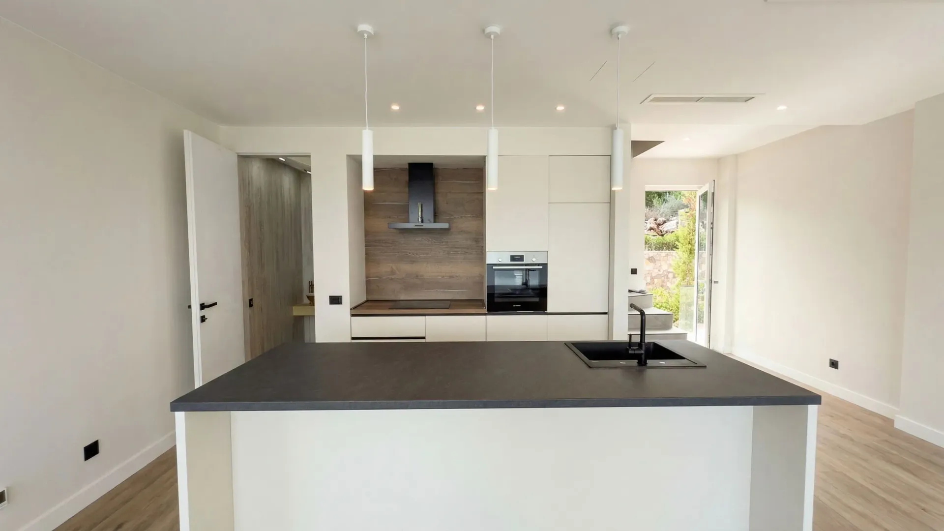 Prodaja, dvosoban stan, 119m², Krašići, Tivat