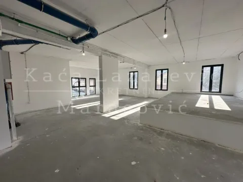 Izdavanje, poslovni prostor, 419m², Kalenić Pijaca, Vračar Sve Podlokacije - image 11