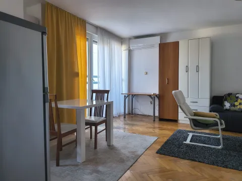 Izdavanje, jednosoban stan, 30m², Blok 6, Podgorica - image 5