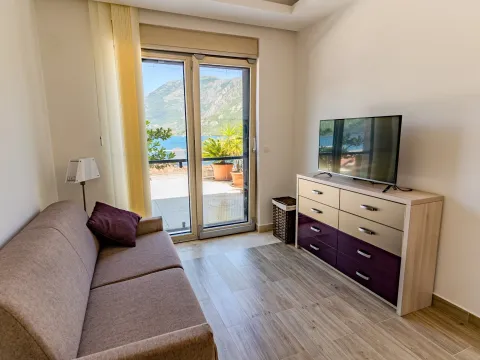 Sale, three bedroom apartment, 268m², Kostanjica, Kotor - image 9