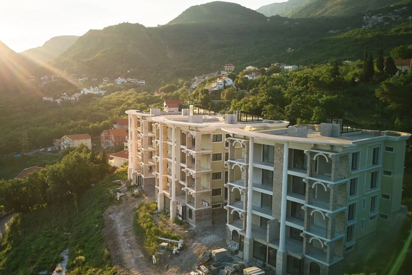 Prodaja, ugostiteljski objekat, 3600m², Markovići, Budva