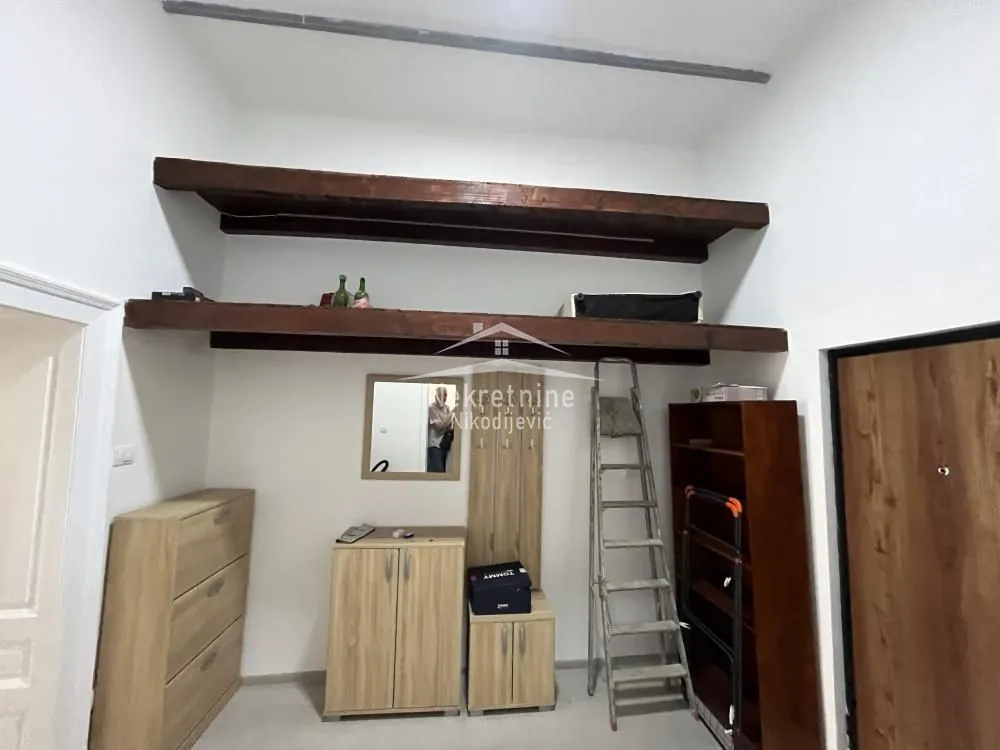 Izdavanje, dvosoban stan, 71m², Zemun Centar, Zemun Sve Podlokacije