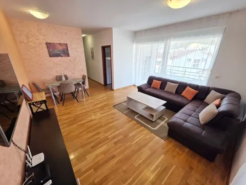 Izdavanje, jednosoban stan, 54m², Budva, Crna Gora - image 1