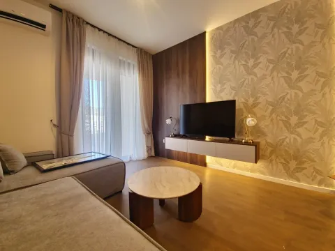 Living room with sofa, TV and access to the terrace. - image 10
