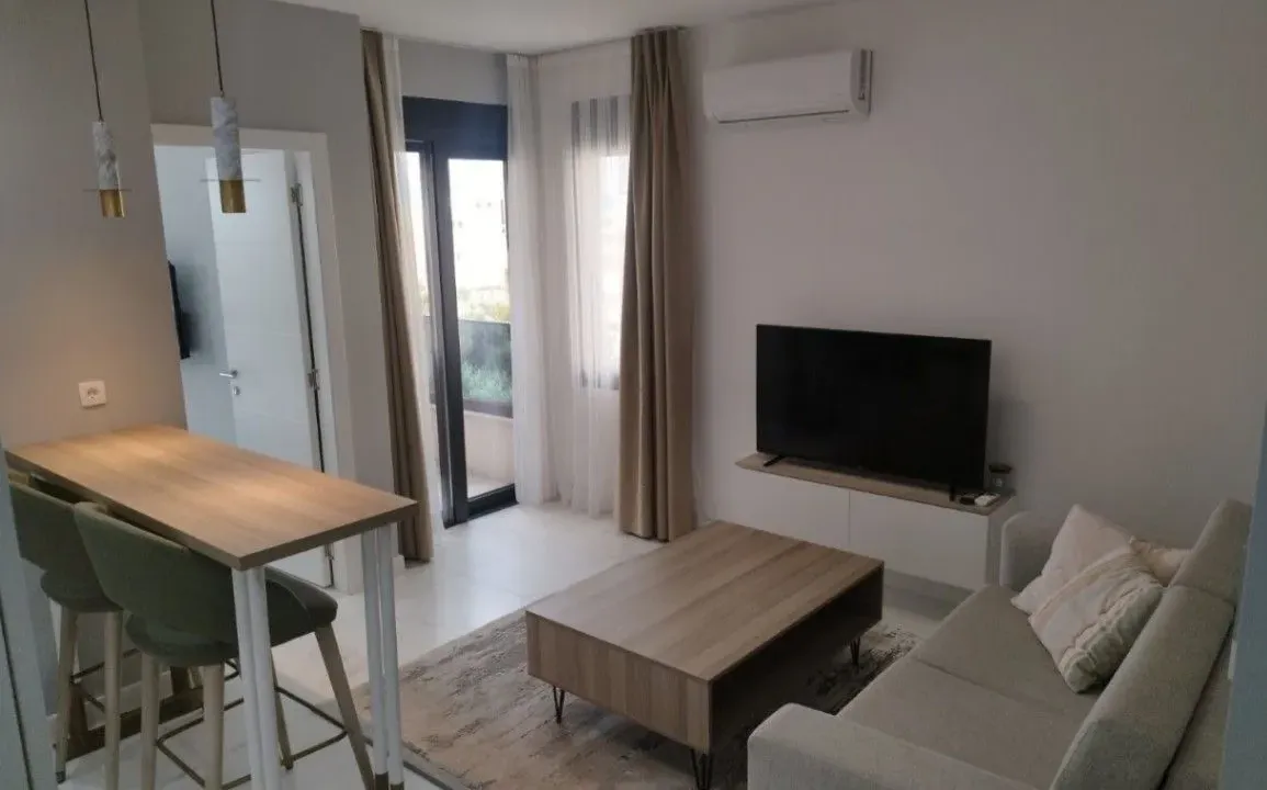 Izdavanje, jednosoban stan, 40m², Centar, Bar