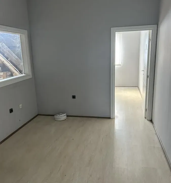 Izdavanje, poslovni prostor, 120m², Zemun Ugrinovci, Zemun Sve Podlokacije