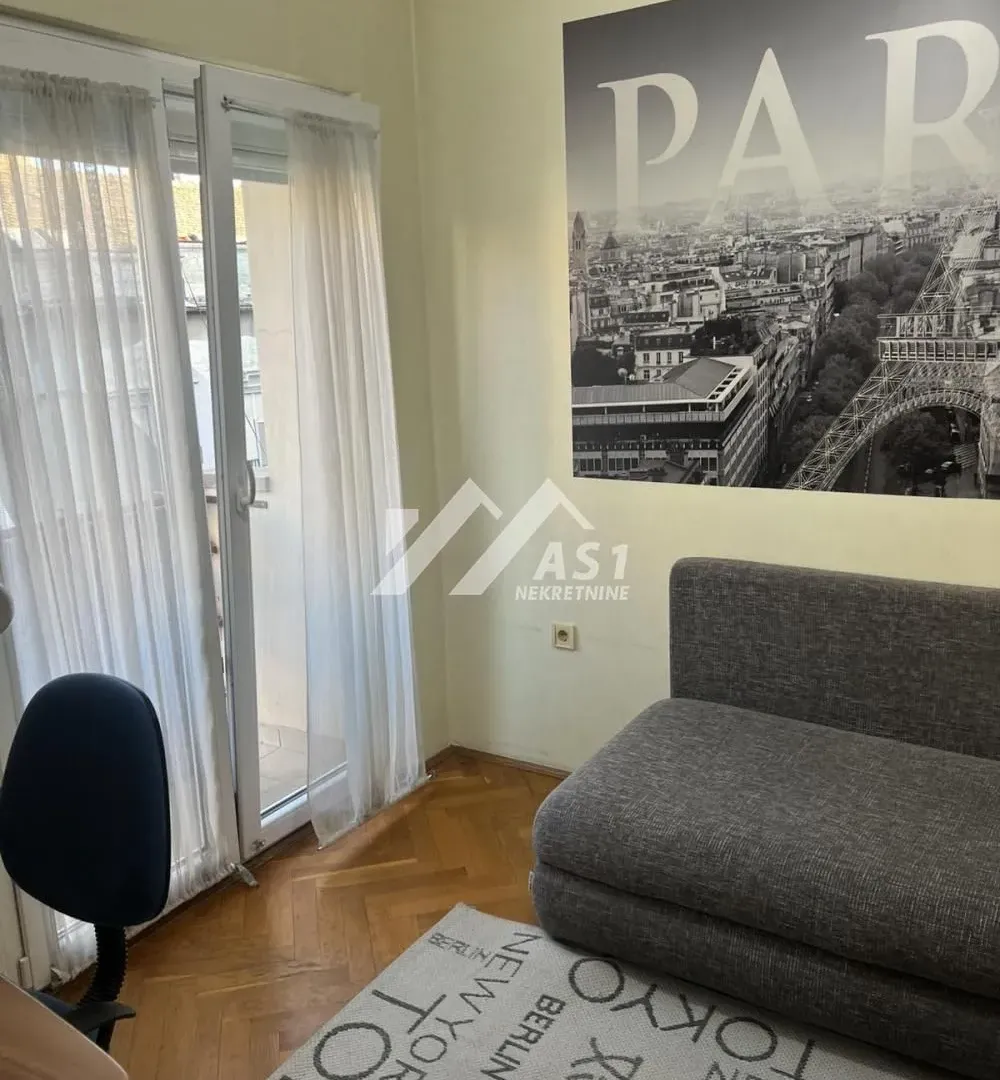 Izdavanje, dvosoban stan, 50m², Centar, Novi Sad