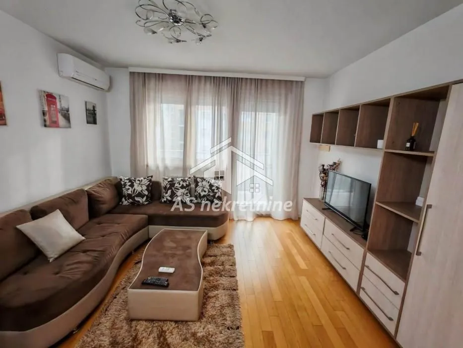 Izdavanje, dvosoban stan, 55m², Novi Beograd Blok 67, Novi Beograd Sve Podlokacije