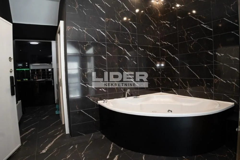 Rent, two bedroom apartment, 155m², Đeram Pijaca, Beograd