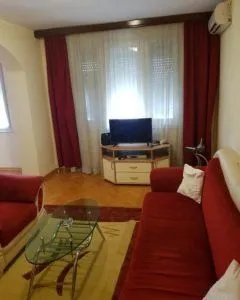 Izdavanje, jednosoban stan, 56m², Centar, Podgorica