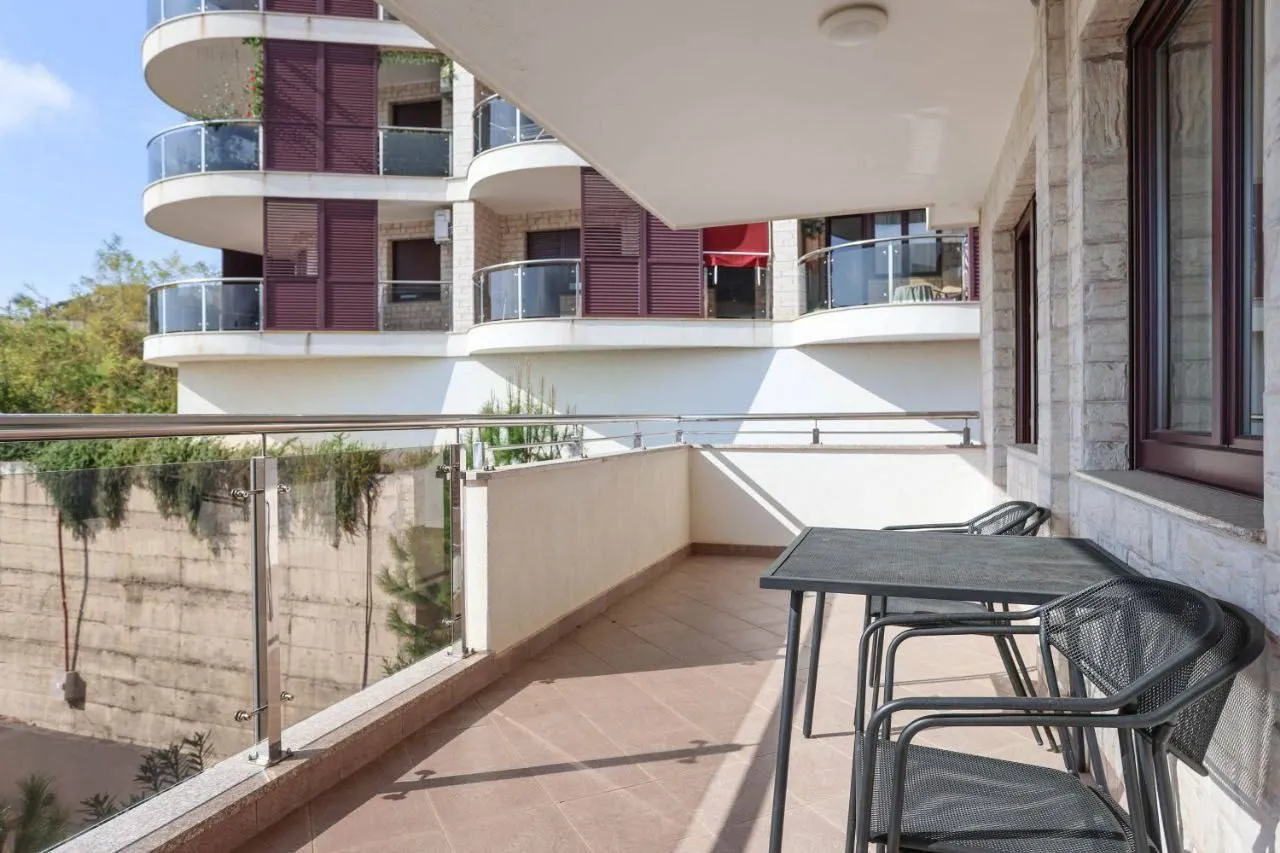 Daily-rent, one bedroom apartment, 90m², Bečići, Budva