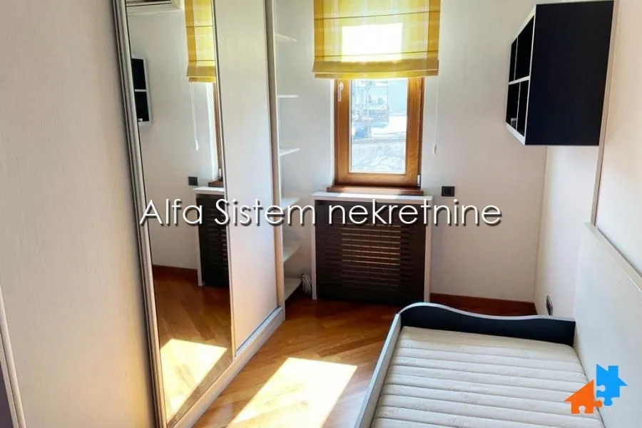Izdavanje, četvorosoban stan, 118m², Vračar Hram, Vračar Sve Podlokacije