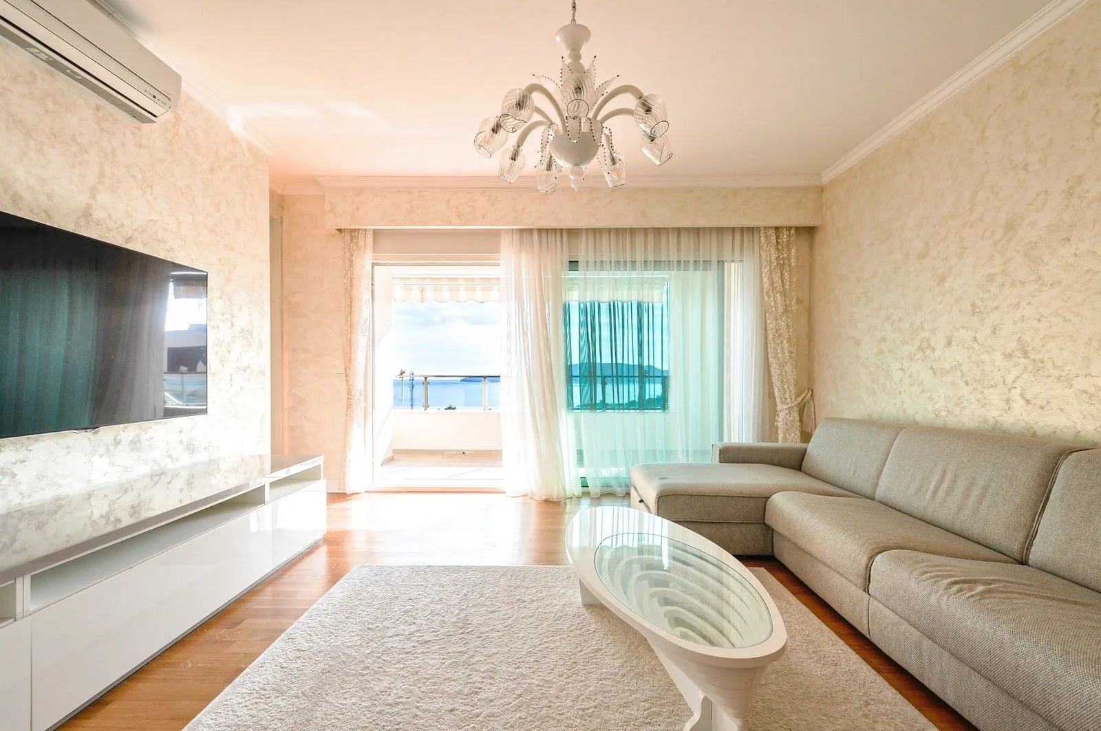 Sale, two bedroom apartment, 115m², Bečići, Budva