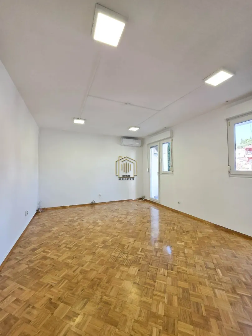 Rent, office space, 82m², Momišići, Podgorica