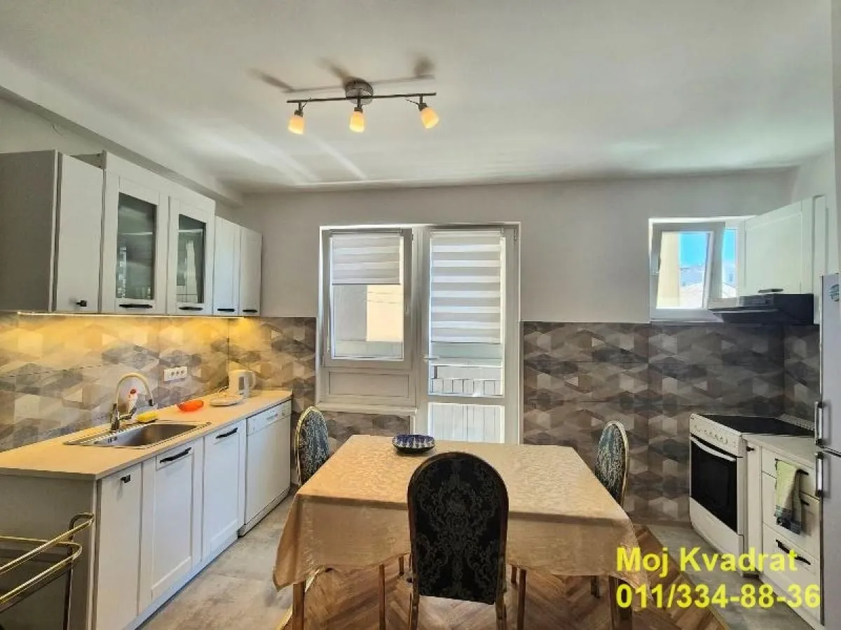 Izdavanje, trosoban stan, 60m², Vračar Centar, Vračar Sve Podlokacije