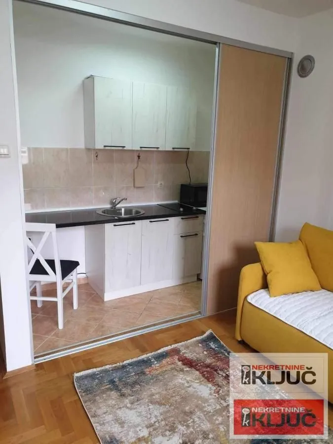 Izdavanje, garsonjera, 25m², Sajmište, Novi Sad