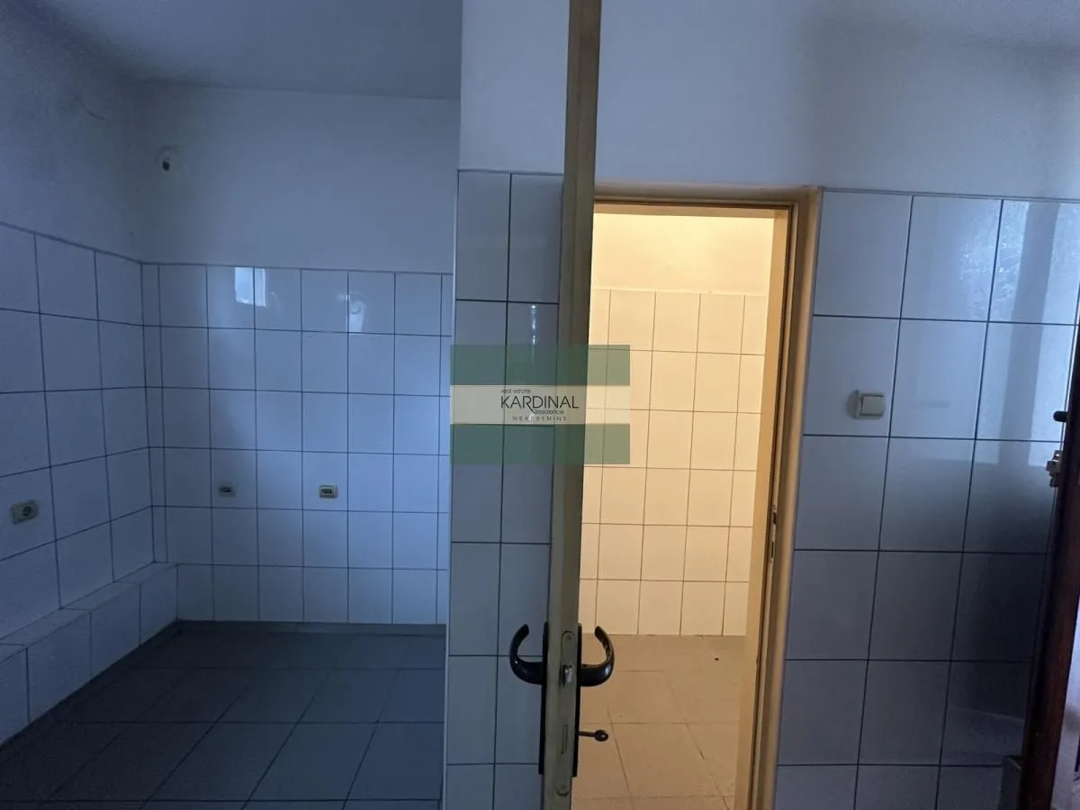 Rent, office space, 55m², Šest topola, Kragujevac