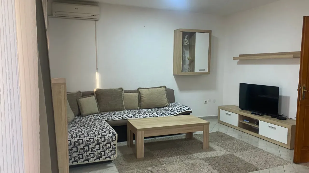 Izdavanje, dvosoban stan, 70m², Bjeliši, Bar