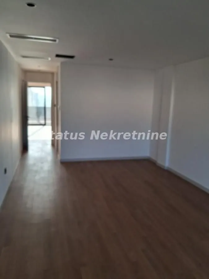 Prodaja, stan, 210m², Telep, Novi Sad Sve Podlokacije