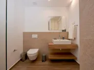 Izdavanje, dvosoban stan, 100m², Luštica Bay, Tivat - image 10