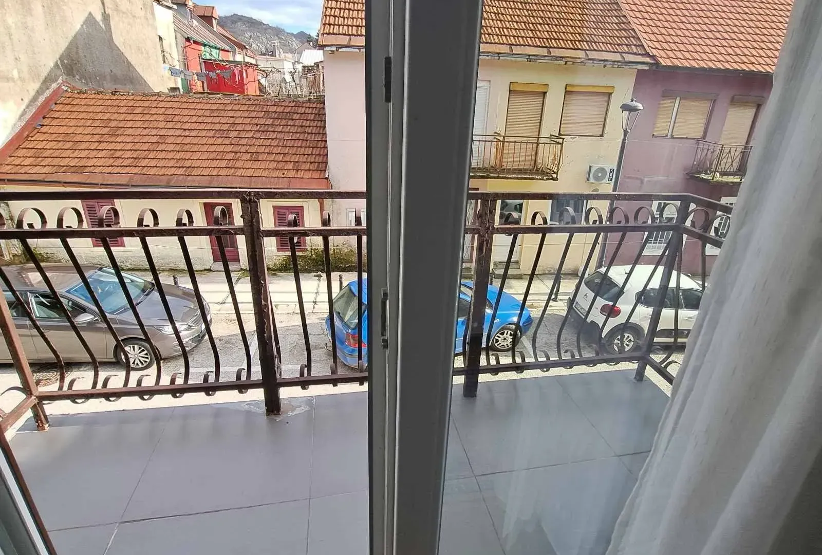 Izdavanje, jednosoban stan, 55m², Centar, Cetinje