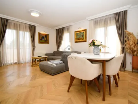 Izdavanje, dvosoban stan, 68m², Centar, Podgorica - image 11