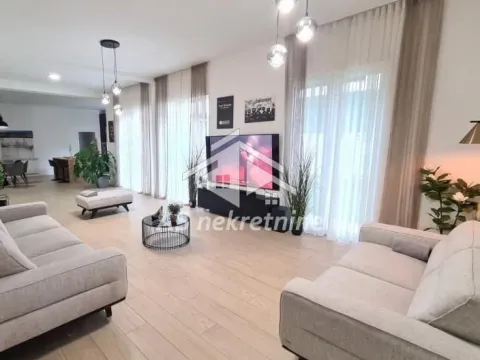 Izdavanje, stan, 240m², Savski Venac, Beograd - image 2
