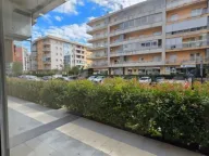 Izdavanje, poslovni prostor, 100m², City Kvart, Podgorica - image 3