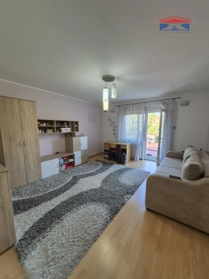 Izdavanje, kuća, 253m², Sremska Kamenica, Petrovaradin