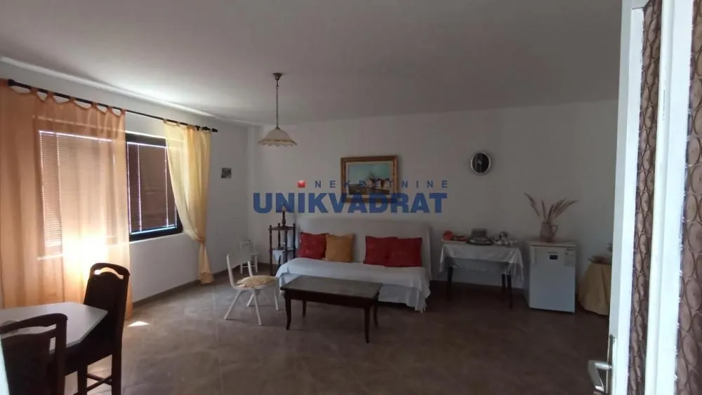 Prodaja, kuća, 280m², Centar, Topola