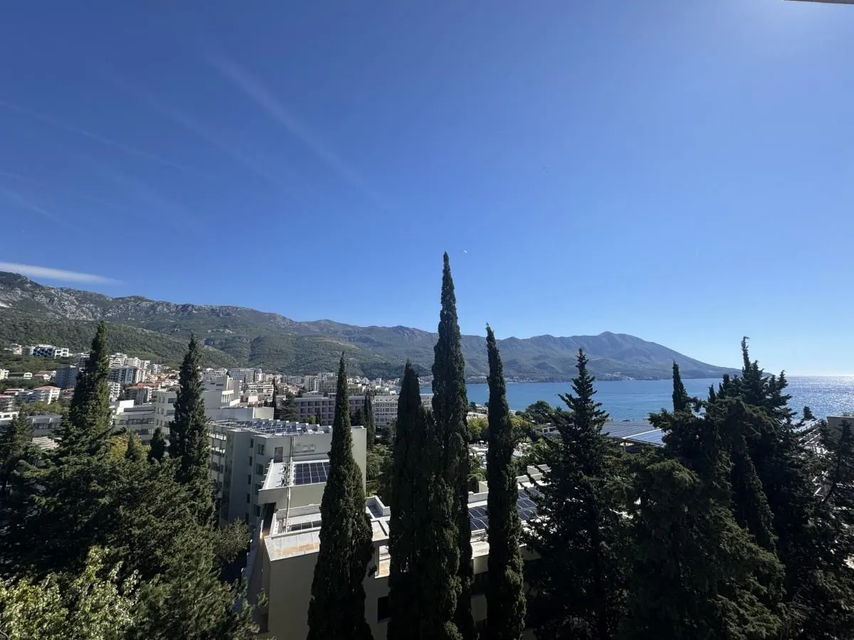 Rent, three bedroom apartment, 115m², Bečići, Budva