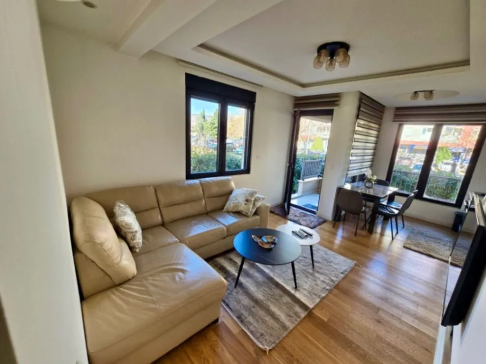 Izdavanje, jednosoban stan, 45m², Blok 9, Podgorica