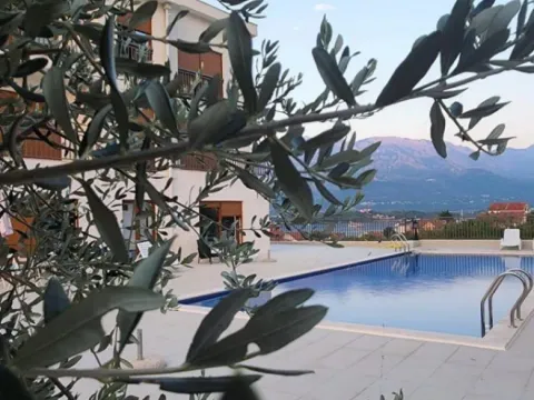 Izdavanje, jednosoban stan, 51m², Obala Đuraševića, Tivat