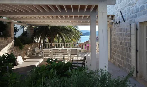 Covered terrace with a dining table and sea view. - image 10