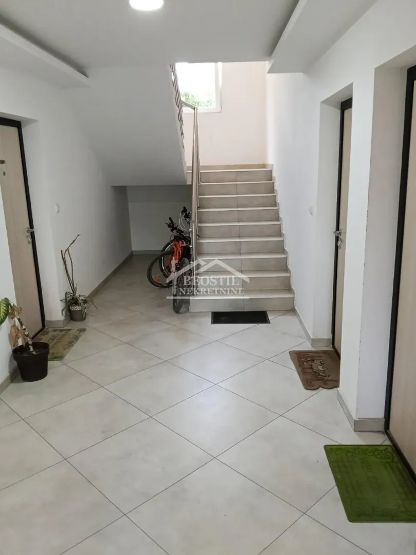 Izdavanje, jednosoban stan, 30m², Ledine, Beograd