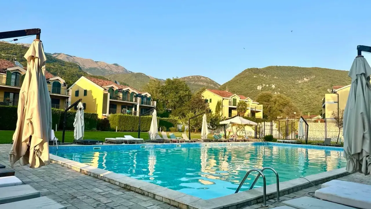 Izdavanje, kuća, 176m², Lastva Grbaljska, Kotor