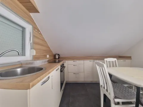 Rent, one bedroom apartment, 45m², Lastva Grbaljska, Kotor - image 11