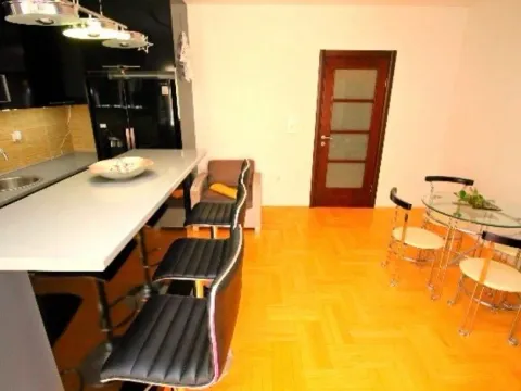 Izdavanje, dvosoban stan, 73m², Mainski Put, Budva - image 3