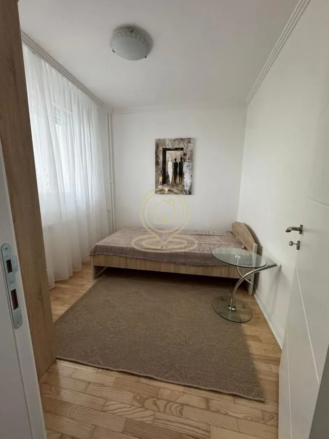 Izdavanje, trosoban stan, 120m², Savski Venac, Beograd