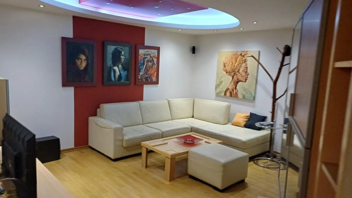 Izdavanje, trosoban stan, 81m², Palilula, Niš