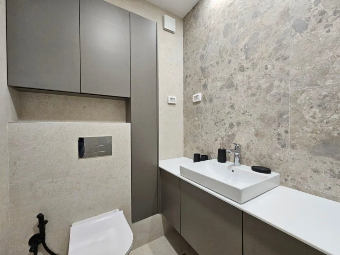 Izdavanje, dvosoban stan, 110m², Central Point, Podgorica