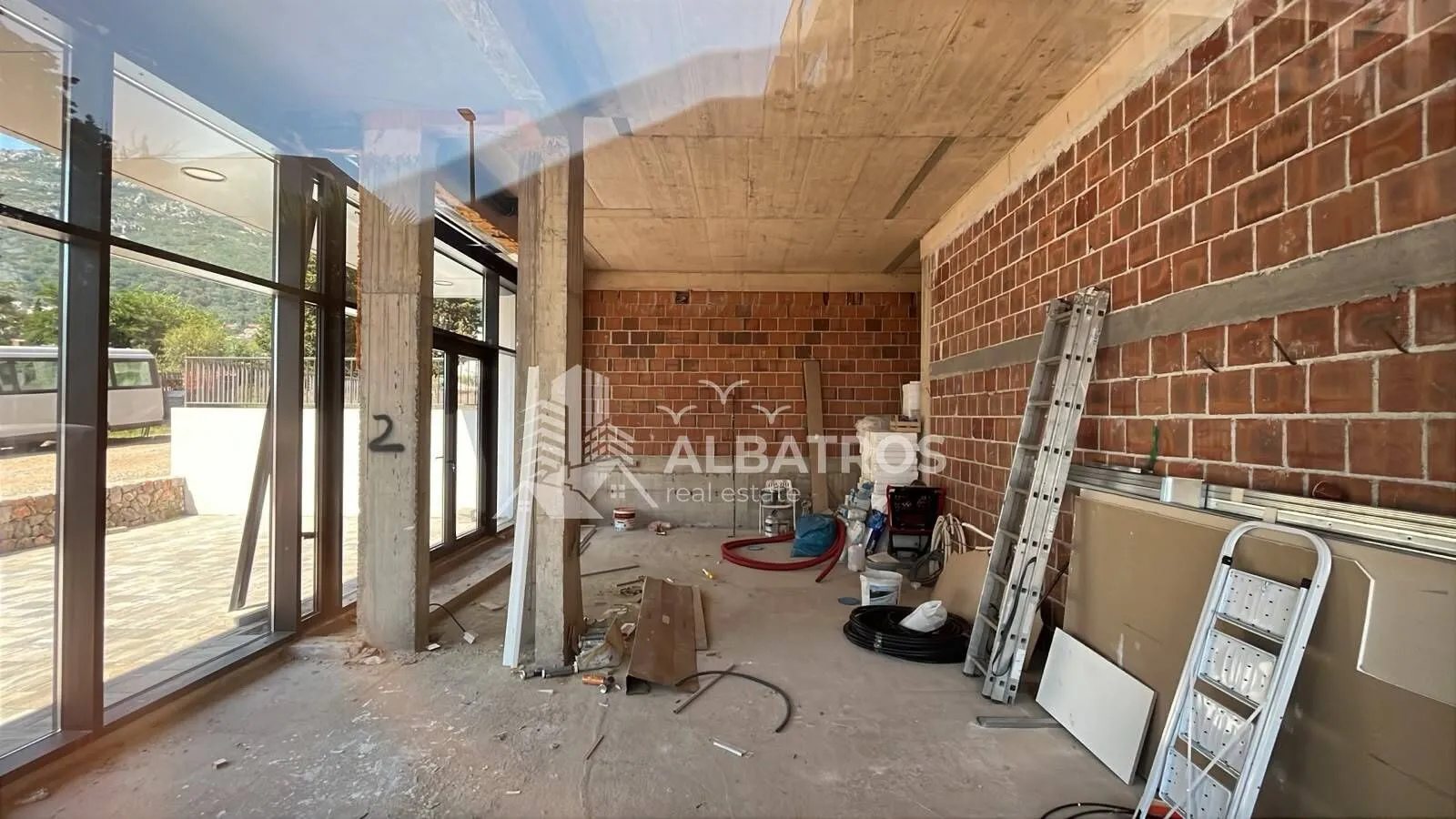 Rent, office space, 55m², Šušanj, Bar