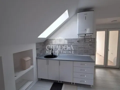 Izdavanje, jednosoban stan, 30m², Kanarevo Brdo, Beograd - image 2