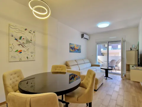 Rent, one bedroom apartment, 45m², Budva, Crna Gora - image 7