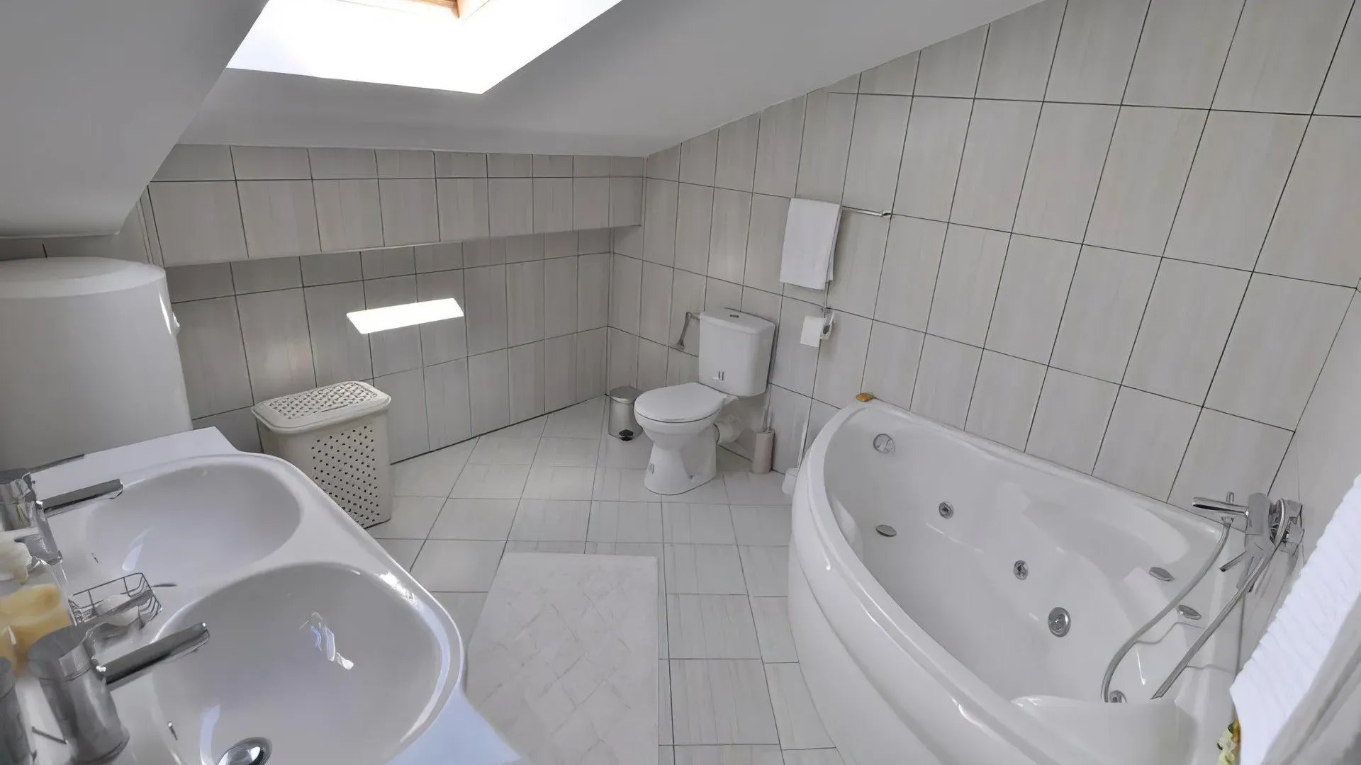 Rent, three bedroom apartment, 150m², Pržno, Budva