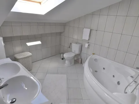 Izdavanje, trosoban stan, 150m², Pržno, Budva - image 9