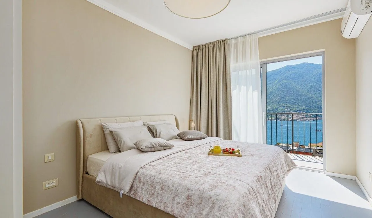 Prodaja, trosoban stan, 158m², Dobrota, Kotor