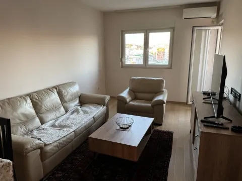 Rent, one bedroom apartment, 45m², City Kvart, Podgorica - image 1